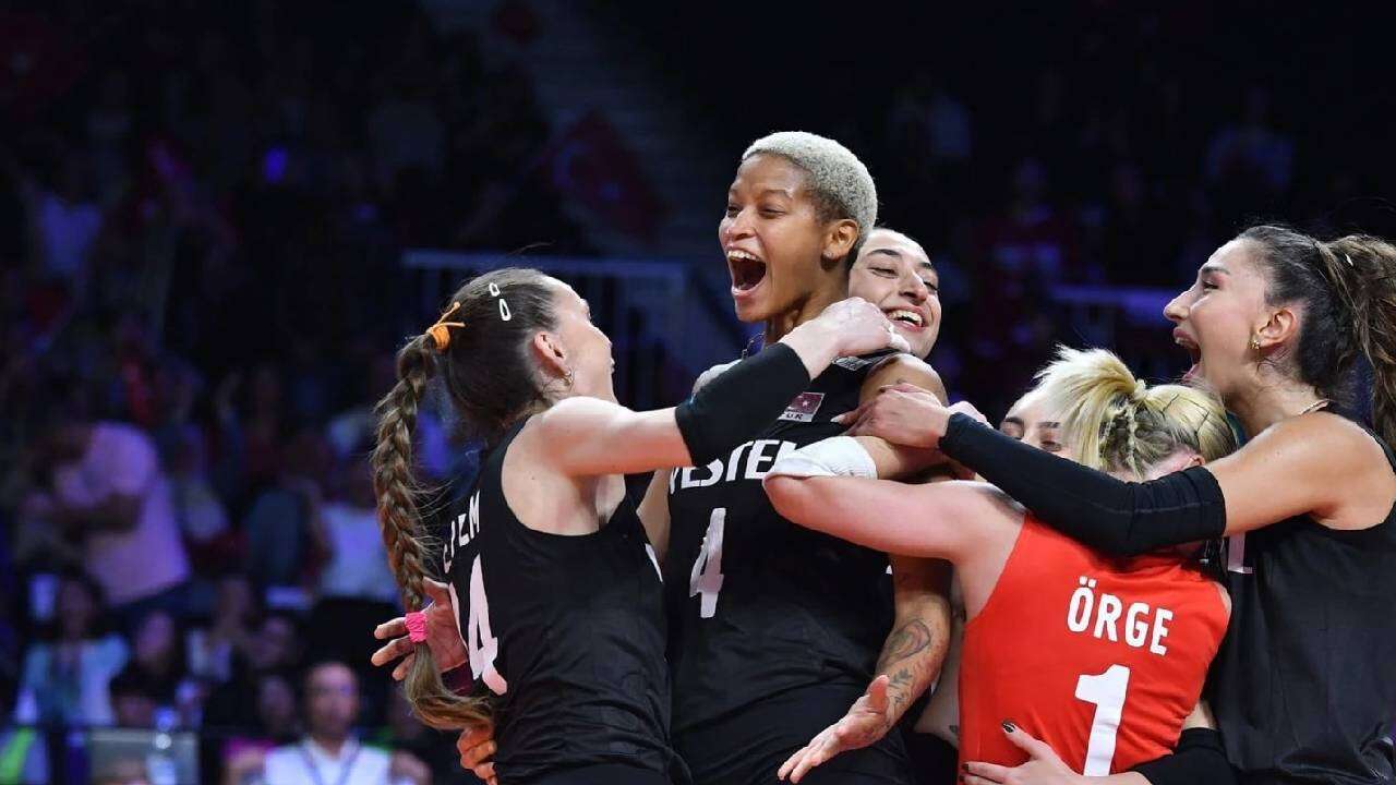 Türk sporunda bir ilk: Melissa Vargas resmen açıkladı, karar verildi! 3